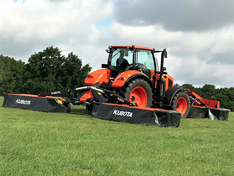Kubota DM3087 Disc Mower in Action.